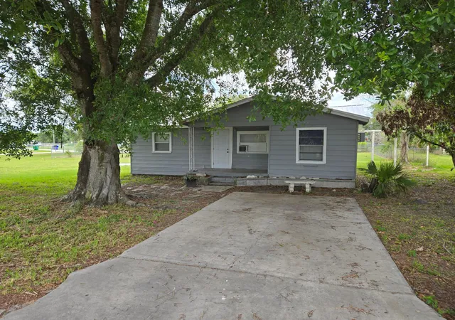 3rd image of 408 Nw 10Th Ave, Okeechobee, FL 34974 | MLS# B26021447
