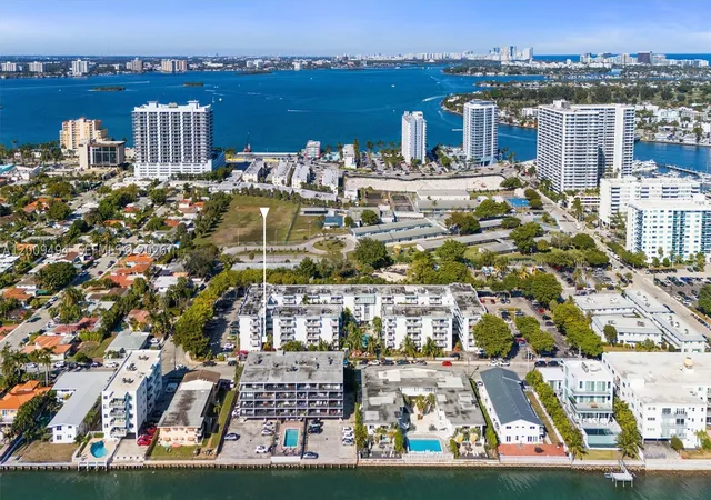 2nd image of 1801 S Treasure Dr, North Bay Village, FL 33141