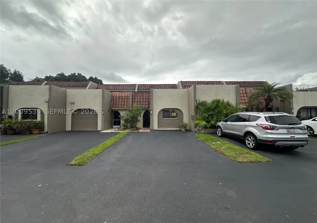 Photo 1 of Townhouse for sale at 295 Jacaranda Dr #20, Plantation, FL 33324 | MLS# A12009536 | Listing updated on 2026-09-28
