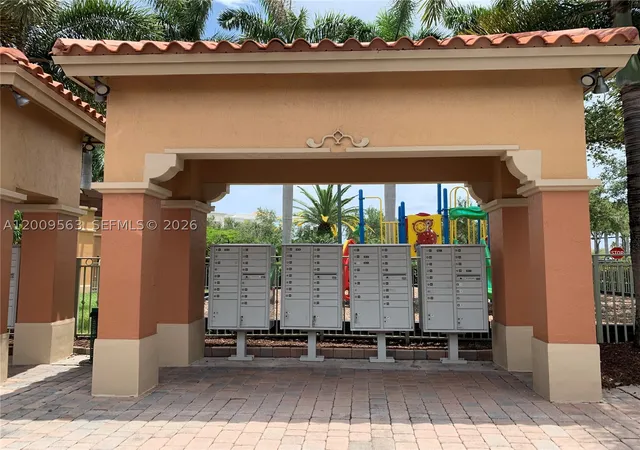 4th image of 4944 Windward Wy, Dania Beach, FL 33312