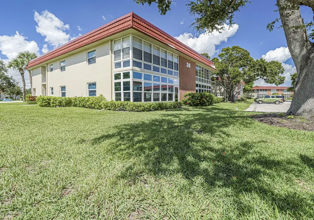 Homes for sale in Vero Beach, FL | 26 Pine Arbor Ln #201, Vero Beach, FL 32962 | MLS# B26021562