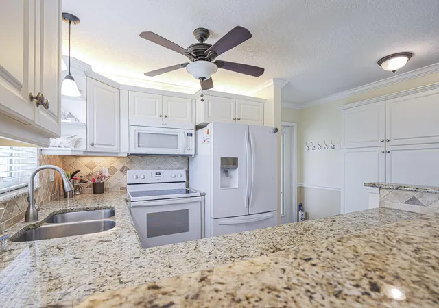 Homes for sale in Vero Beach, FL | 26 Pine Arbor Ln, Vero Beach, FL 32962