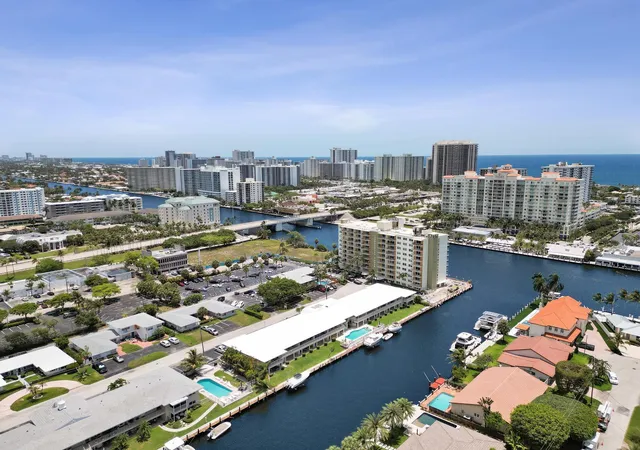 3rd image of 2866 Ne 30Th St, North Lauderdale, FL 33306