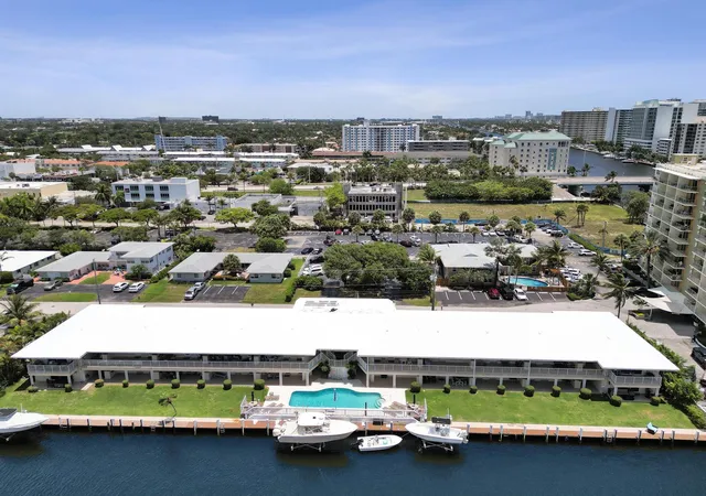 4th image of 2866 Ne 30Th St, North Lauderdale, FL 33306