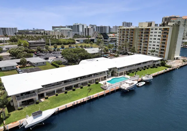 2nd image of 2866 Ne 30Th St, Fort Lauderdale, FL 33306