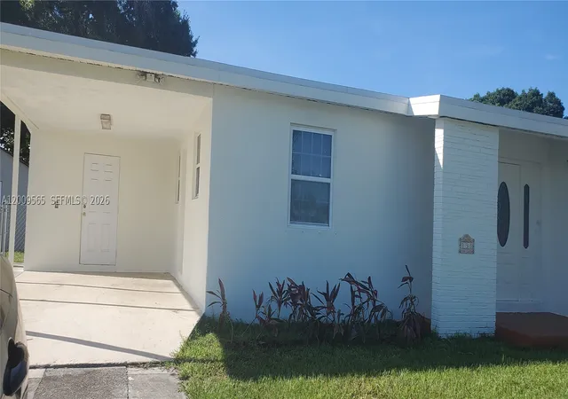 Photo 2 of Single family home for sale at 131 Se Serenata Ct, Port Saint Lucie, FL 34983 | MLS# A12009565 | Listing updated on 2026-04-30