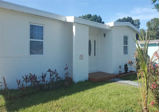 Photo 3 of Single family home for sale at 131 Se Serenata Ct, Port Saint Lucie, FL 34983 | MLS# A12009565 | Listing updated on 2026-04-30