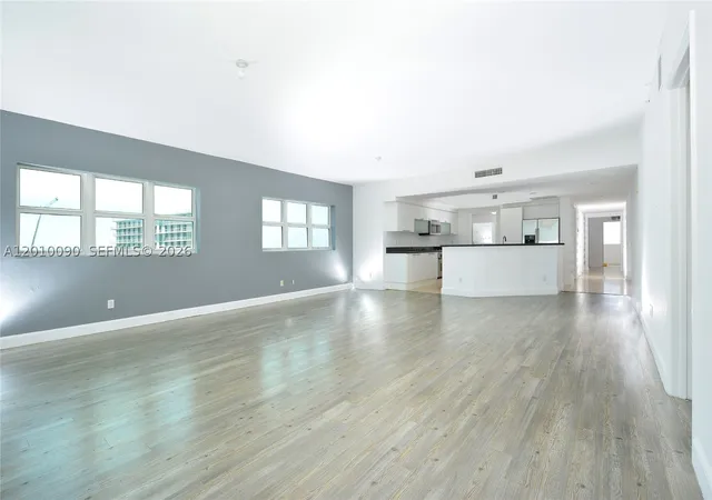 Photo 3 of Condo for sale at 14951 Royal Oaks Ln #1609, North Miami, FL 33181 | MLS# A12010090 | Listing updated on 2026-07-14