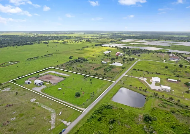 2nd image of 6536 Se 26th Trl, Okeechobee, FL 34974 | MLS# B26021946
