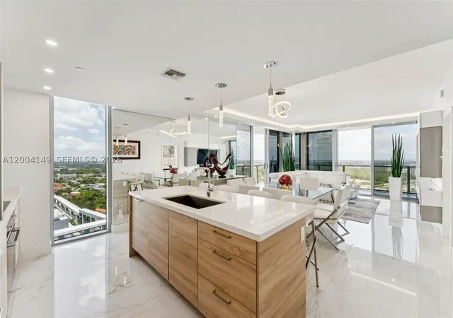 Photo 3 of Condo for sale at 16385 Biscayne Blvd #3001, Aventura, FL 33160 | MLS# A12004149 | Listing updated on 2026-10-02