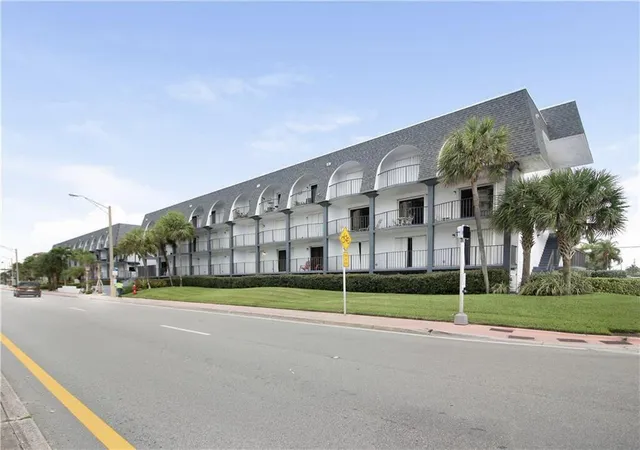 2nd image of 4013 N Ocean Dr N, Fort Lauderdale, FL 33308