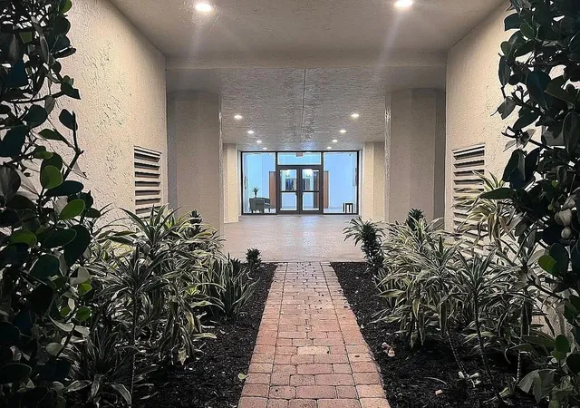 2nd image of 6463 La Costa Dr, Boca Raton, FL 33433