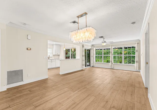 4th image of 226 Moccasin Trl W, Jupiter, FL 33458 | MLS# B26022093