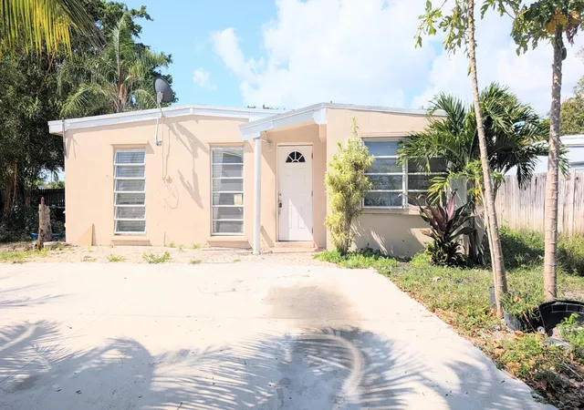 Homes for sale in Lake Worth, FL | 490 Tulip Tree Dr, Lake Worth, FL 33462 | MLS# B26022128