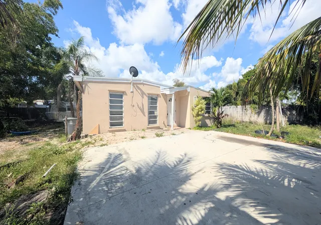 Homes for sale in Lake Worth, FL | 490 Tulip Tree Dr, Lake Worth, FL 33462 | MLS# B26022128