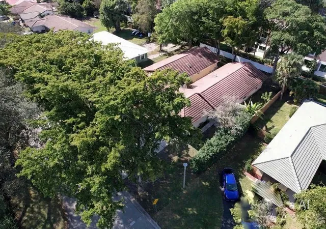 3rd image of 1512 Nw 93Rd Ter, Coral Springs, FL 33071 | MLS# B26022199