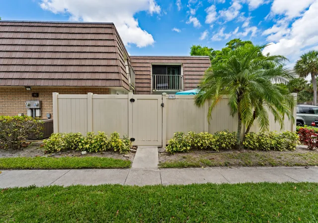 3rd image of 7707 77Th Wy #7707, West Palm Beach, FL 33407 | MLS# B26022304