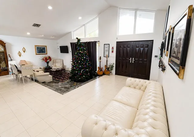 3rd image of 10500 Sw 126Th St, Miami, FL 33176 | MLS# A12010760