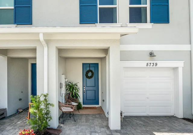 3rd image of 5739 Se Edgewater Cir, Stuart, FL 34997 | MLS# B26022496