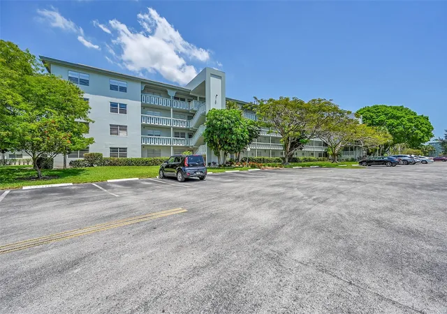 2nd image of 2804 Victoria Wy, Coconut Creek, FL 33066