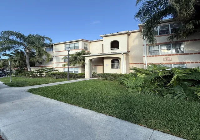 Homes for sale in Margate, FL | 3390 N Pinewalk Drive, Margate, FL 33063 | Houzeo