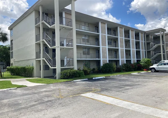 Homes for sale in Lauderdale Lakes, FL | 2998 Nw 48th Ter #332, Lauderdale Lakes, FL 33313 | MLS# B26022789