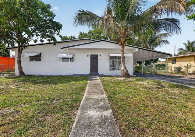 Homes for sale in Hollywood, FL | 3830 Sw 30th St, Hollywood, FL 33023 | MLS# B26022882