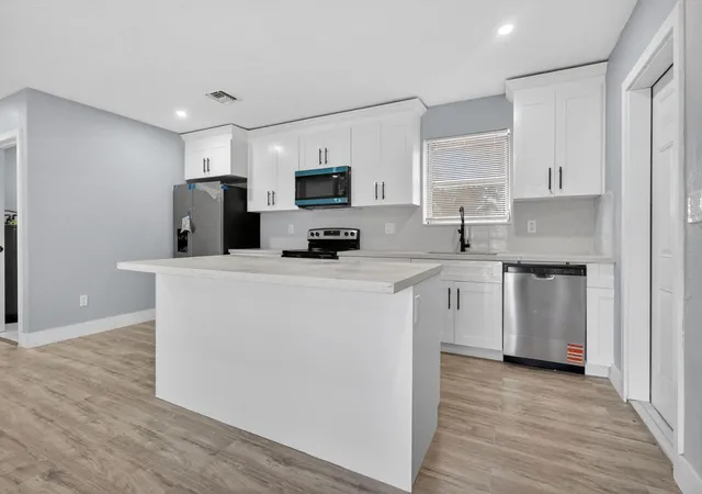 Homes for sale in Hollywood, FL | 3830 Sw 30Th St, Hollywood, FL 33023 | MLS# B26022882