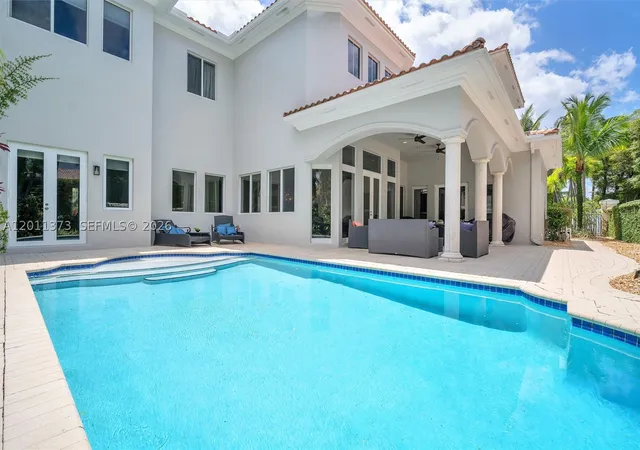 3rd image of 1480 Windjammer Way, Hollywood, FL 33019 | MLS# A12011373