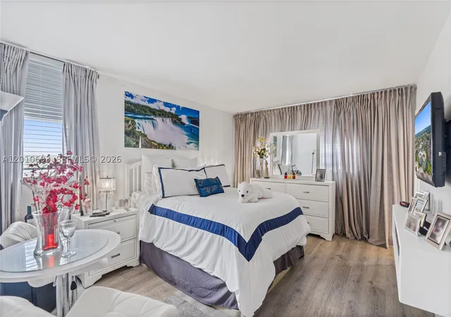 Photo 4 of Condo for sale at 2850 Somerset Dr #410L, Lauderdale Lakes, FL 33311 | MLS# A12010693 | Listing updated on 2026-05-02