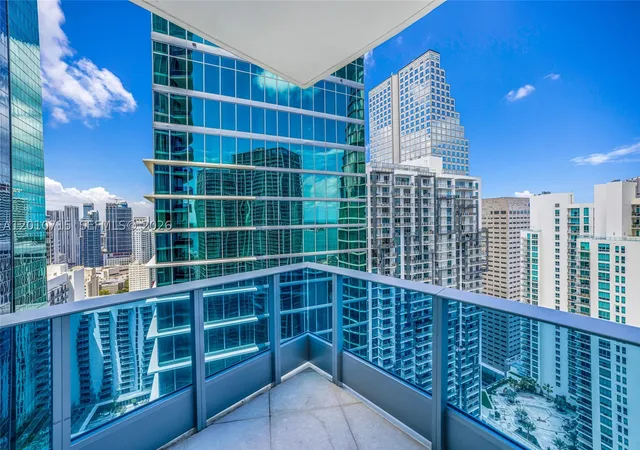 Homes for sale in Miami, FL | 200 Biscayne Boulevard Way, Miami, FL 33131 | Houzeo