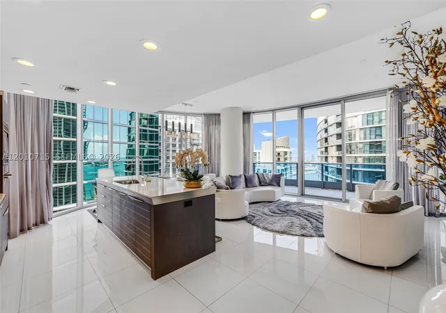 3rd image of 200 Biscayne Boulevard Way #4401, Miami, FL 33131 | MLS# A12010715