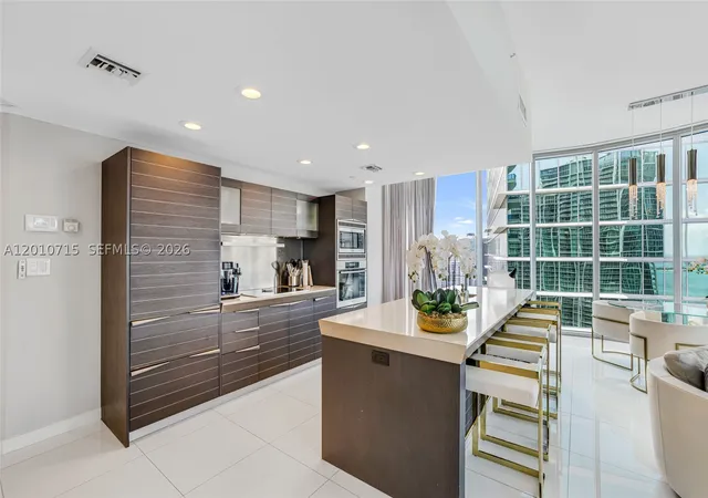 4th image of 200 Biscayne Boulevard Way #4401, Miami, FL 33131 | MLS# A12010715