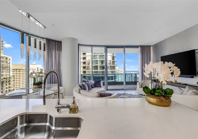 5th image of 200 Biscayne Boulevard Way #4401, Miami, FL 33131 | MLS# A12010715