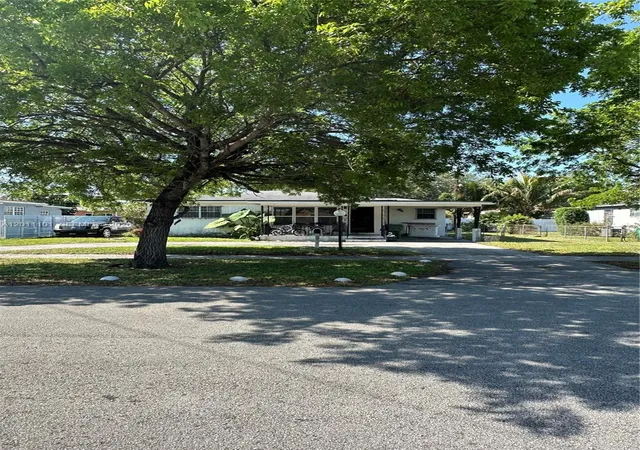 10th image of 1360 Nw 88th St, Miami, FL 33147 | MLS# A12011101