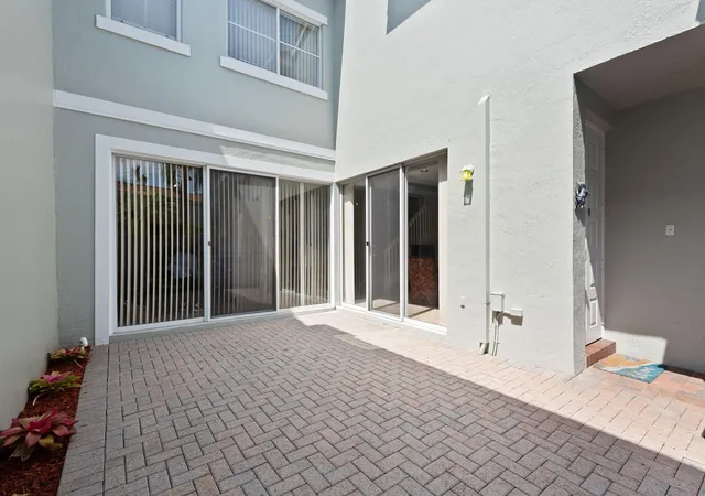 4th image of 931 Lemonwood Ct, Hollywood, FL 33019 | MLS# B26023073