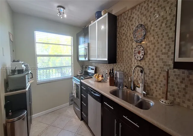 Homes for sale in Lauderdale Lakes, FL | 3000 48th Ter #320, Lauderdale Lakes, FL 33313 | MLS# A12010139