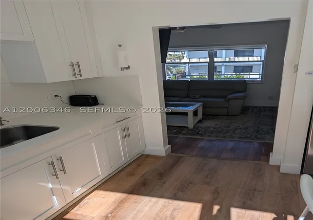 3rd image of 326 Wilson St, Hollywood, FL 33019