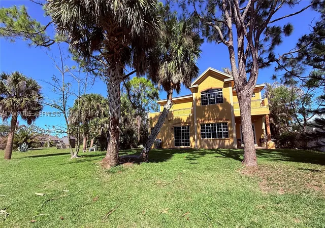 Photo 3 of Single family home for sale at 633 Sw Jada Rd, Port Saint Lucie, FL 34953 | MLS# A12007705 | Listing updated on 2026-08-15