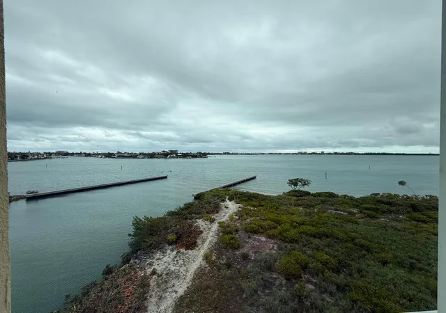 2nd image of 20 Harbour Isle Dr W, Fort Pierce, FL 34949