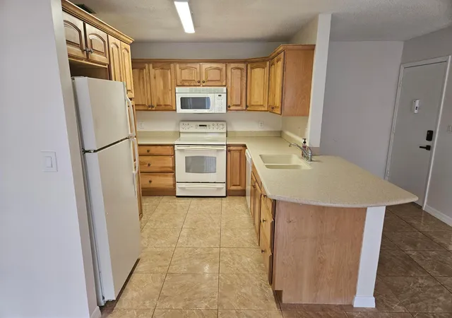 4th image of 2050 Oleander Blvd #10-108, Fort Pierce, FL 34950 | MLS# B26023297