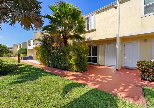 2nd image of 2801 N Hwy A1a #Apt E, Fort Pierce, FL 34949 | MLS# B26023330