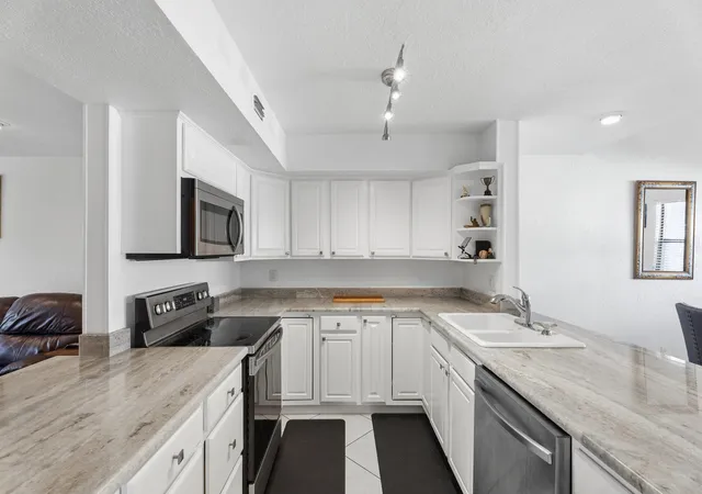 5th image of 2801 N Hwy A1a #Apt E, Fort Pierce, FL 34949 | MLS# B26023330