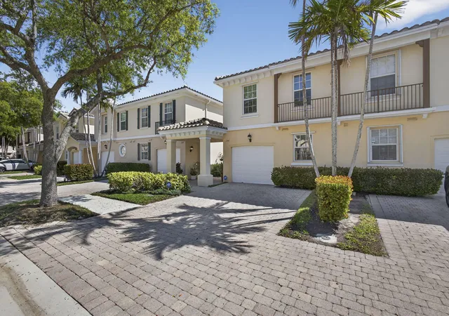 Homes for sale in Palm Beach Gardens, FL | 306 Salinas Dr, Palm Beach Gardens, FL 33410 | MLS# B26023433