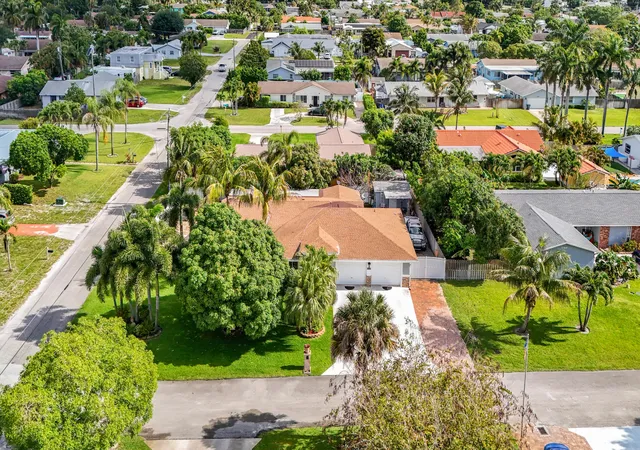 Homes for sale in Lake Worth, FL | 3119 Indian Trl, Lake Worth, FL 33462 | MLS# B26023564