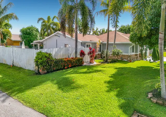 Homes for sale in Lake Worth, FL | 3119 Indian Trl, Lake Worth, FL 33462 | MLS# B26023564