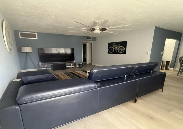 2nd image of 2102 Lake Osborne Dr #20, Lake Worth Beach, FL 33461 | MLS# B26023603