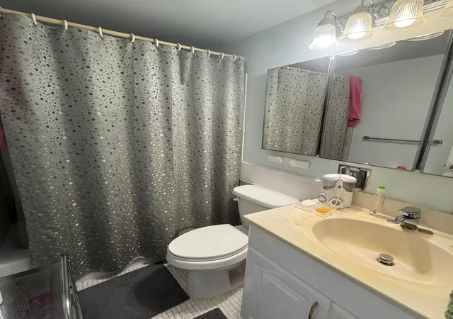 3rd image of 2102 Lake Osborne Dr #20, Lake Worth Beach, FL 33461 | MLS# B26023603