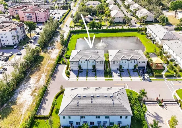 Photo 1 of Townhouse for sale at 2913 Olivia Ave, Oakland Park, FL 33311 | MLS# A12008297 | Listing updated on 2026-08-26