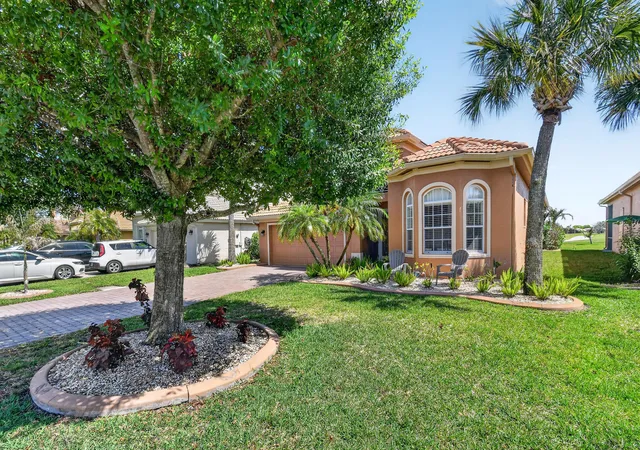 3rd image of 332 Nw Stratford Ln, Port St Lucie, FL 34983 | MLS# B26023816